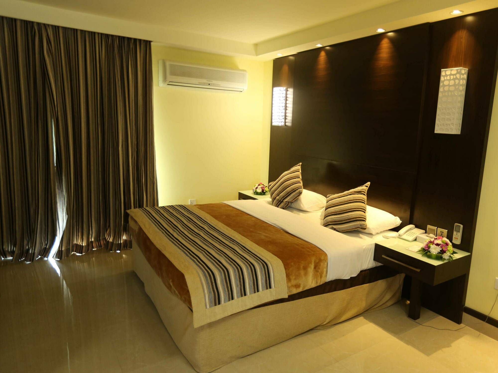 Panorama Hotel Bur Dubai Esterno foto
